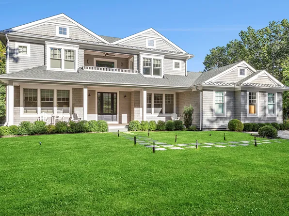 2 Sunninghill Rd, Southampton, NY 11968