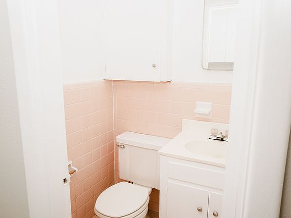 2nd image of 825 Cardinal St
