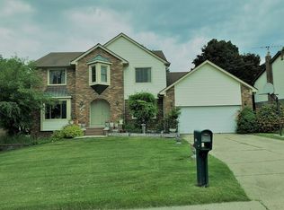 347 Rose Brier Dr, Rochester Hills, MI 48309