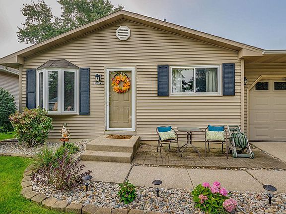 3rd image of 3009 Colonial Dr