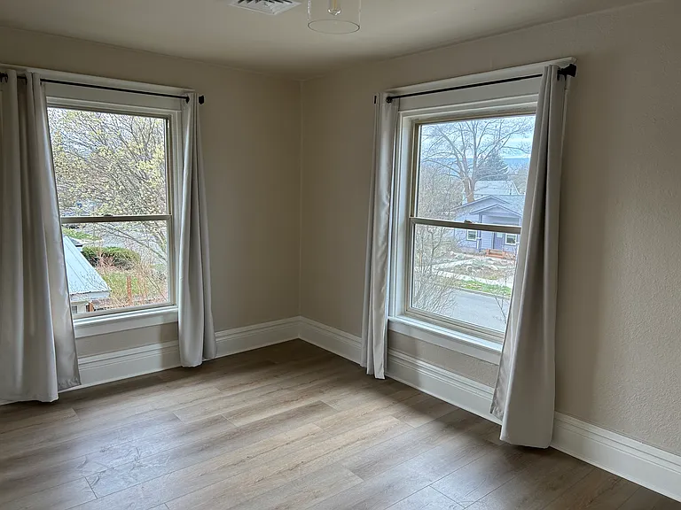 402 N Sampson St — Photo 10
