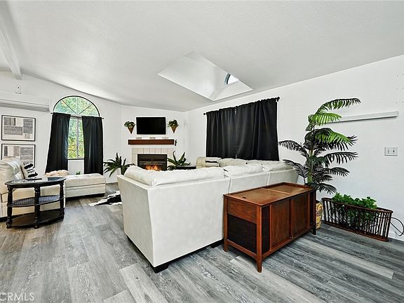 3rd image of 551 Clover Dr