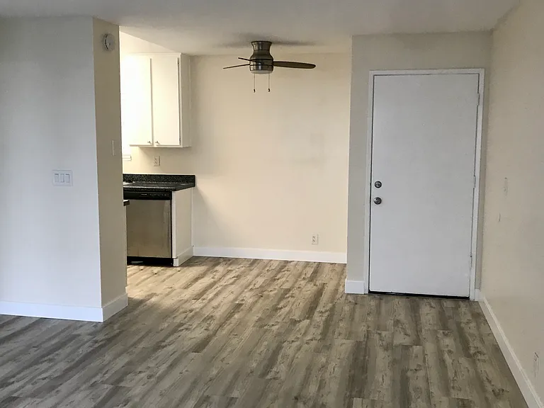 293 Tamarack Ave #F — Photo 4