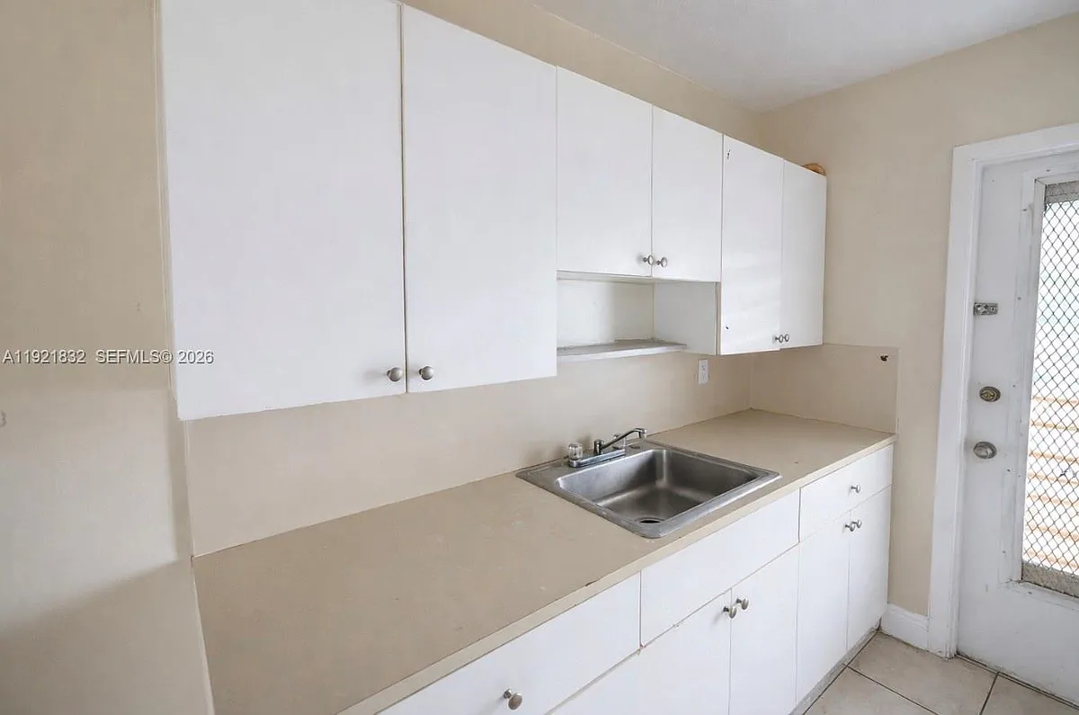 Building Photo - 12275 NE 19th Ave #11
