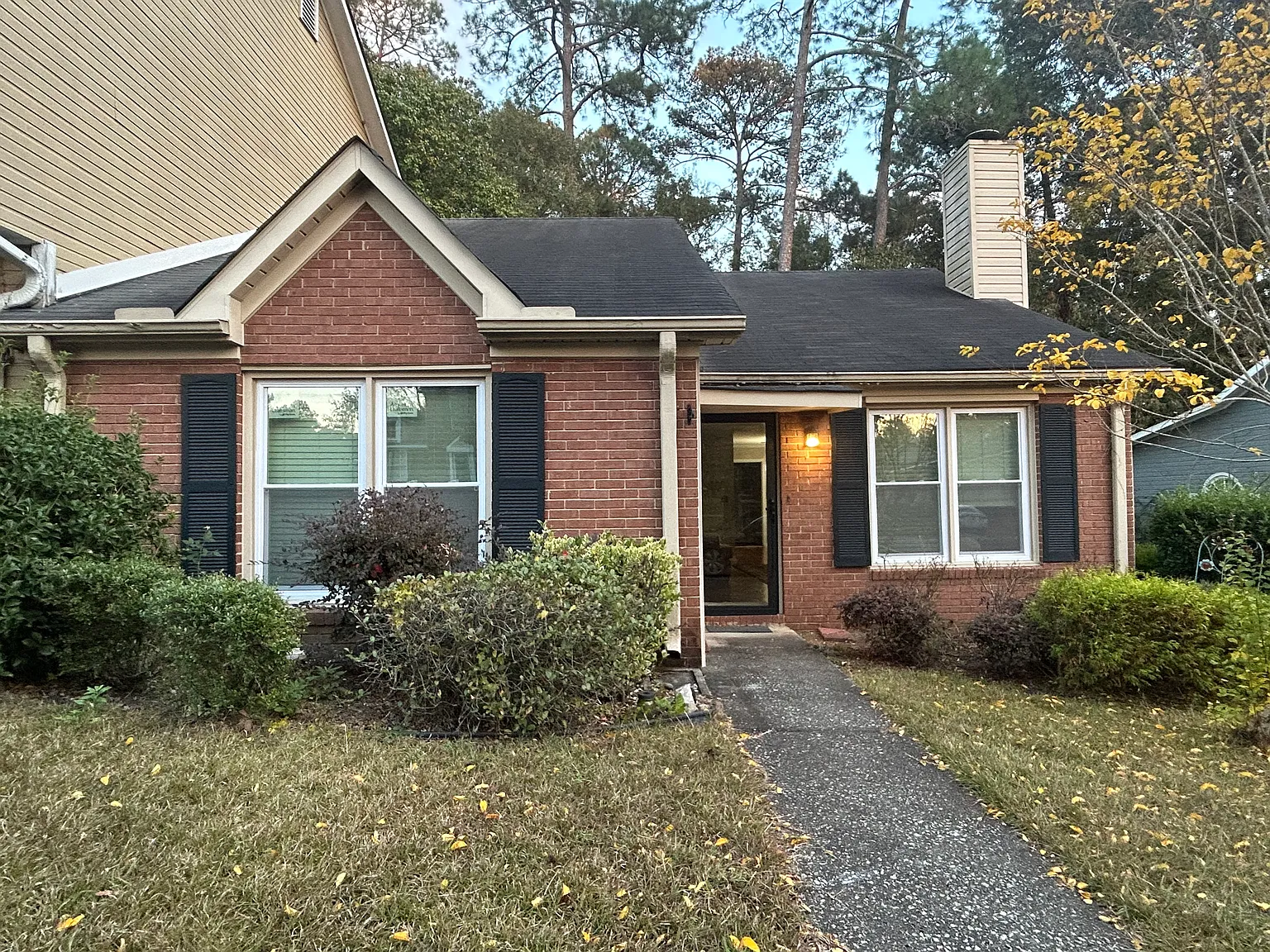 113 Manor Row — Photo 1