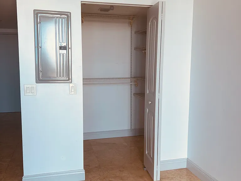 185 SW 7th St #3506 — Photo 3