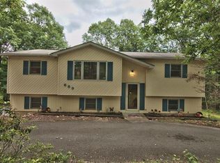 689 Rainbow Ter, Effort, PA 18330