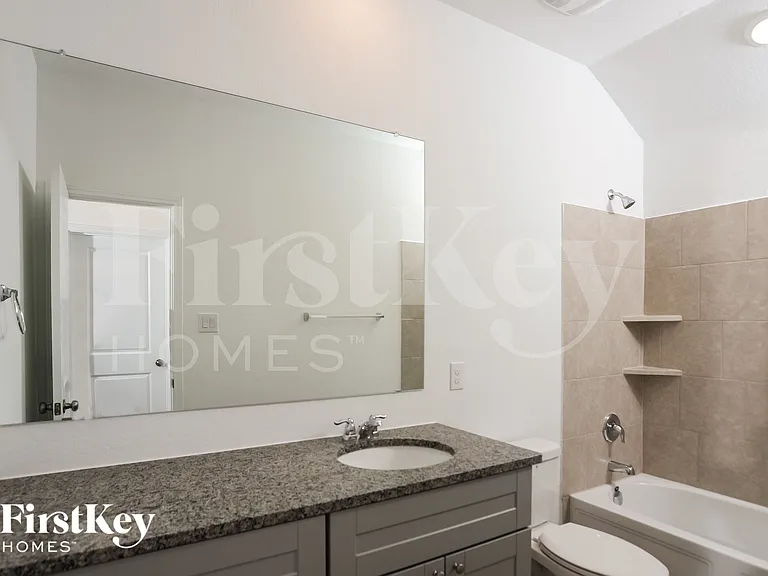 9246 Landa Fls — Photo 14