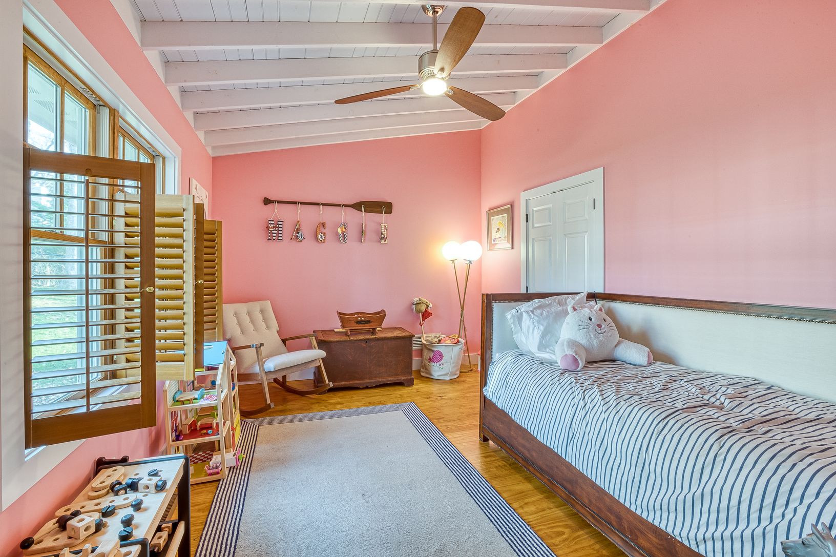  Guest Bed with Walk-in Closet