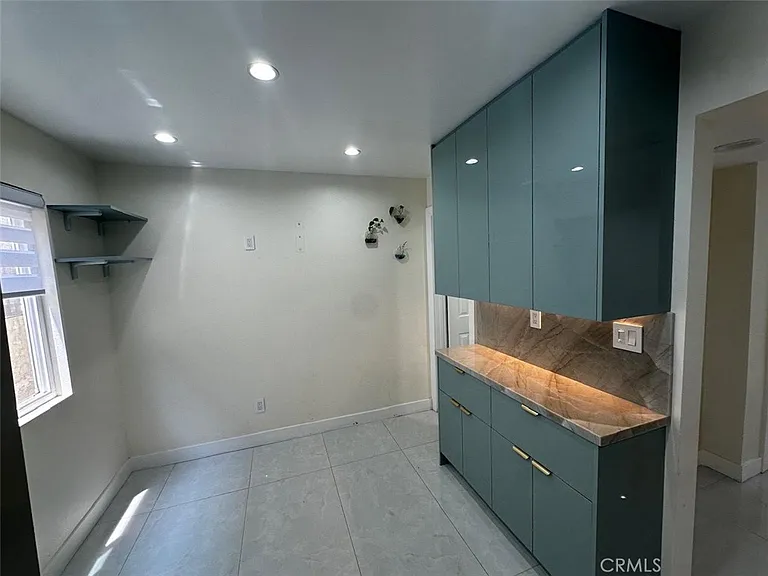 7432 Hazeltine Ave #7 — Photo 14