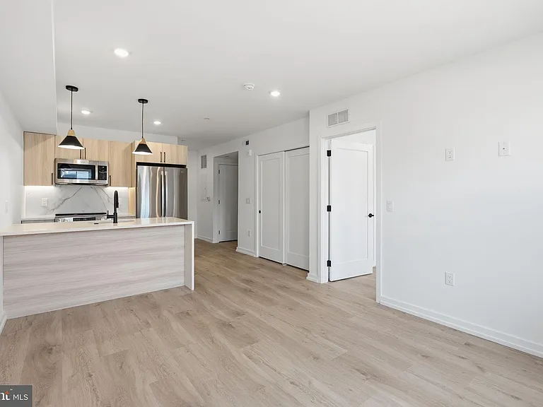 209 New St #5B — Photo 2
