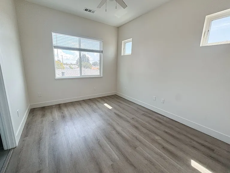 574-578 Marin Ave — Photo 7