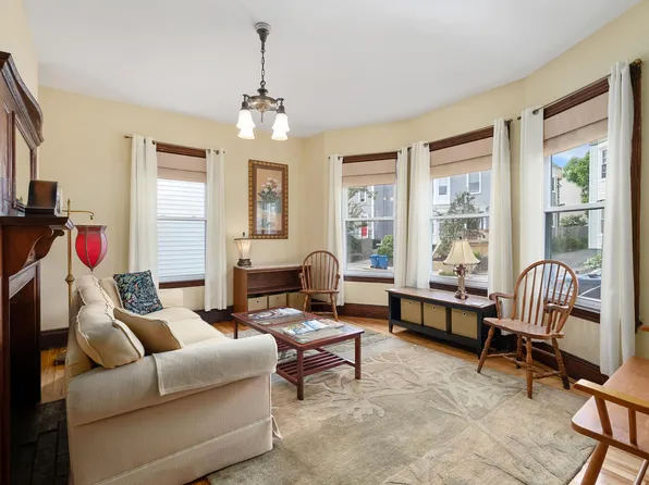 79 Vesper St, Portland, ME 04101