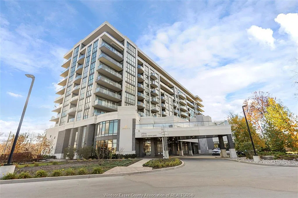 1 bed, 572 sqft, $2,100 — Photo 1
