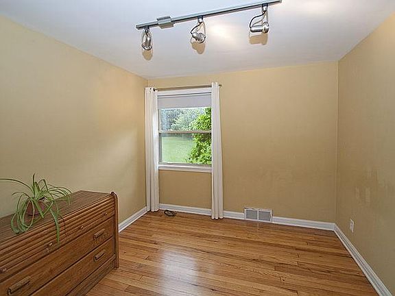 4th image of 3530 Edgewood Dr