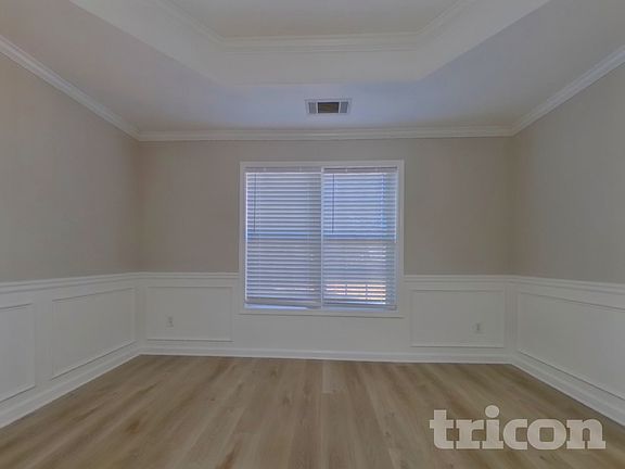 5th image of 890 Georgian Hills Dr