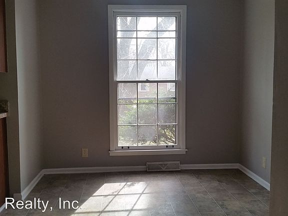 4th image of 2248 Robin Dr