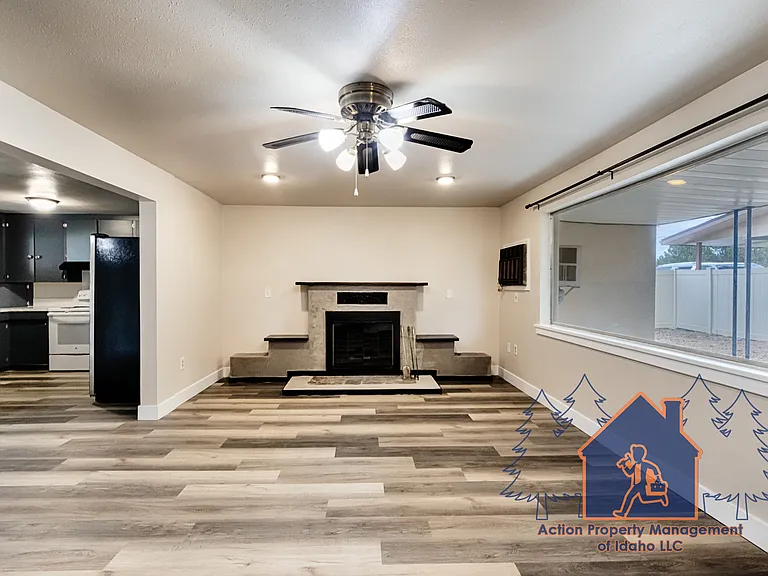 1013 W Willow Ave — Photo 6