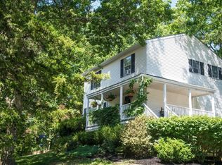 22 Edgewood Dr, Rhinebeck, NY 12572