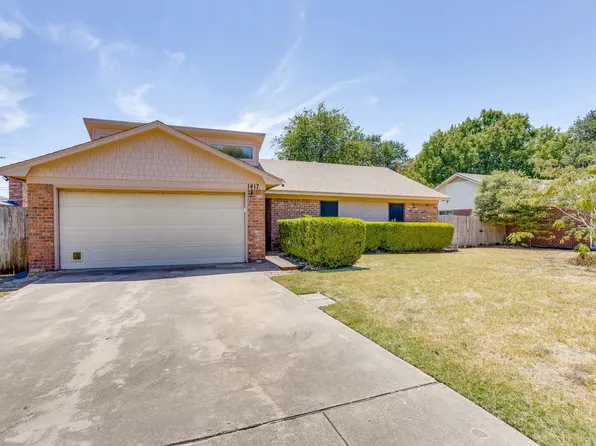 1417 Hall Dr, Crowley, TX 76036