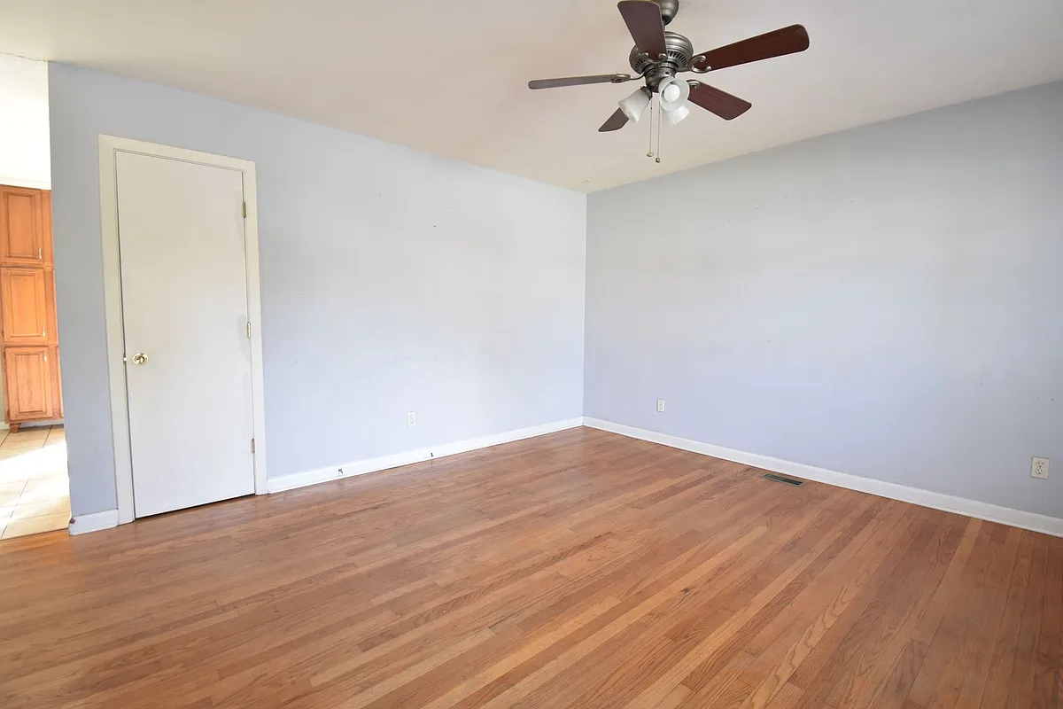 Building Photo - 5151 Queensdale Dr