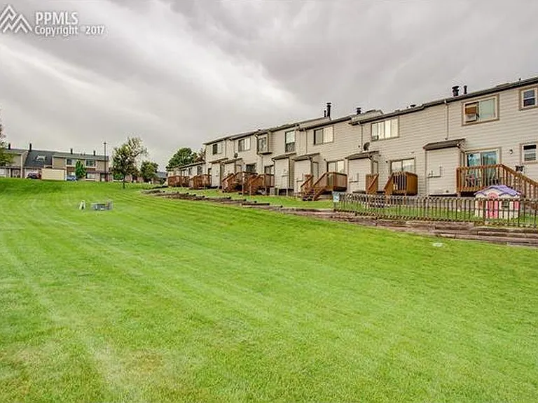 5517 Mansfield Ct — Photo 3