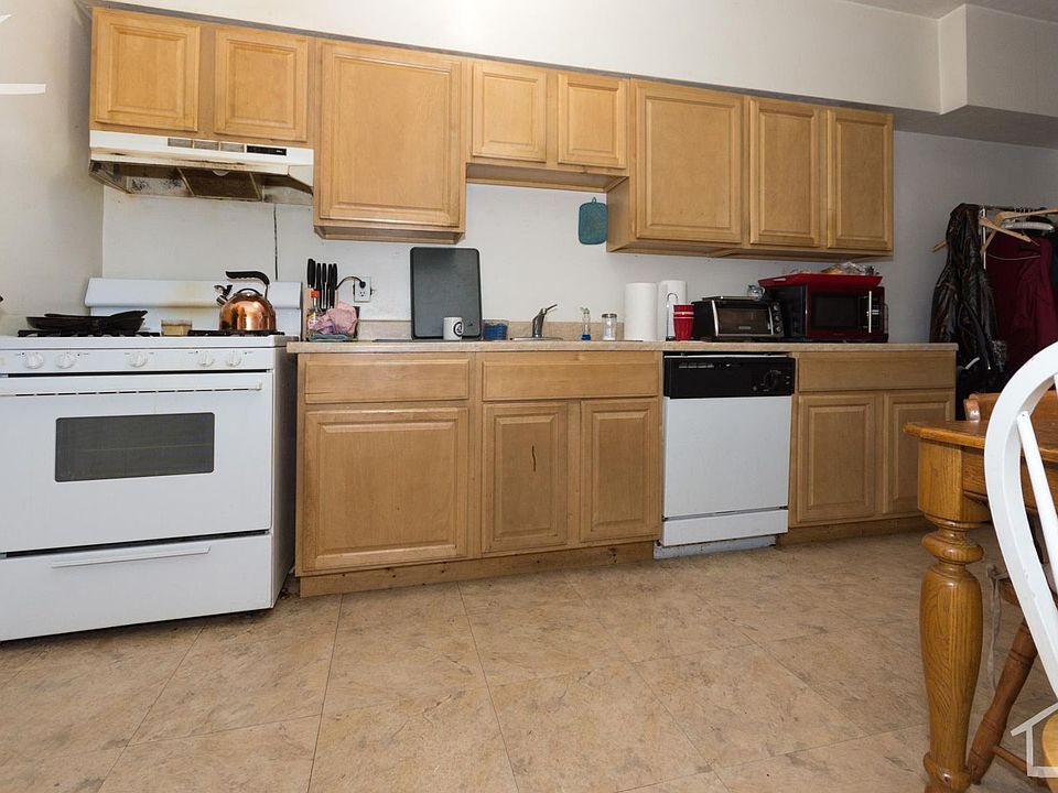 1st image of 11 Ashford St #2