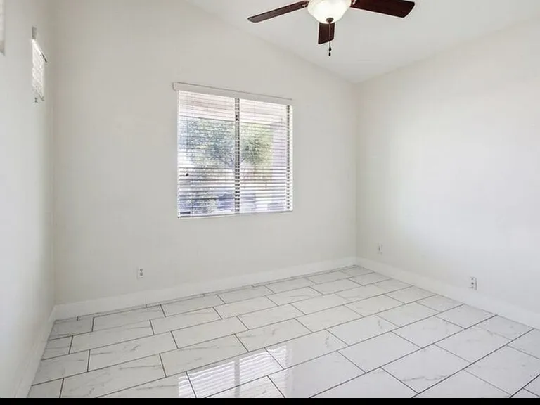 10231 W Raymond St — Photo 13