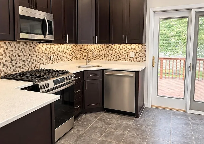 3 bed, 2.5 bath, 1878 sqft, $4,800 — Photo 4