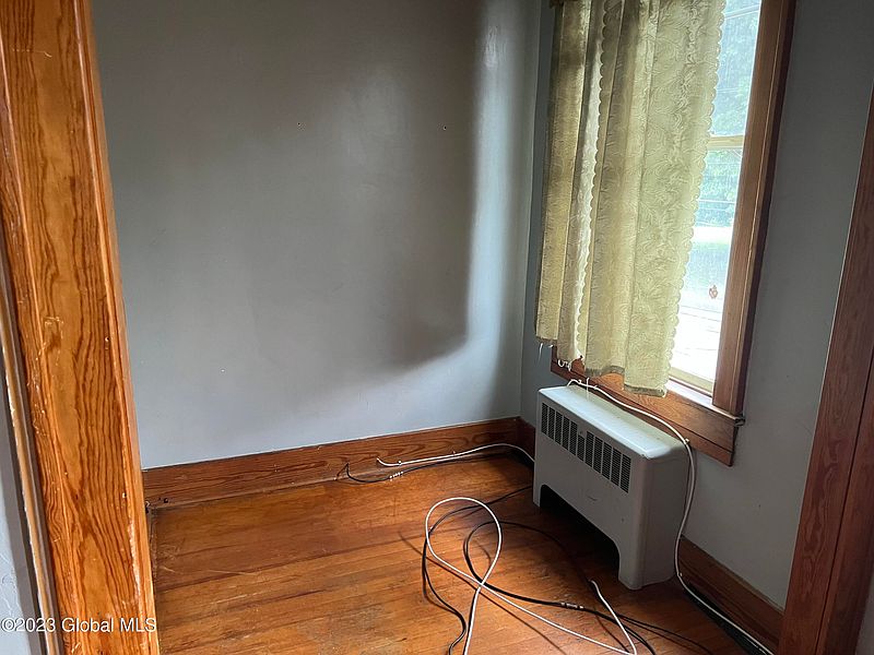 3rd image of 653 2nd Street