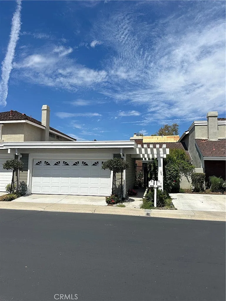 2 bed, 1250 sqft, $3,995 — Photo 2