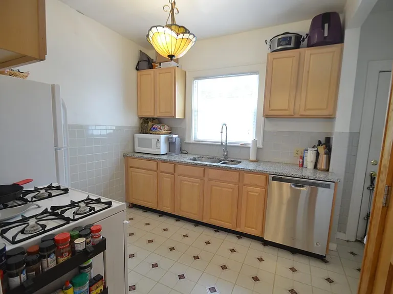 1047 Harrison Ave — Photo 7