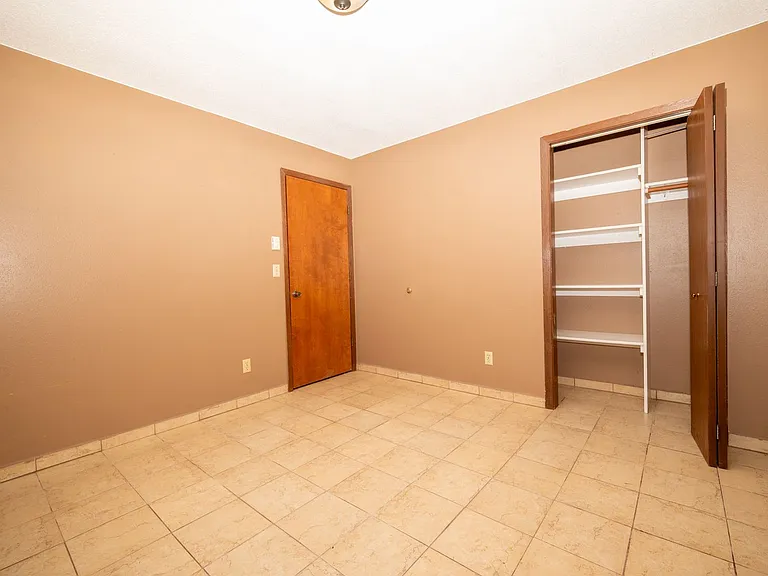 415 E Foster St — Photo 7