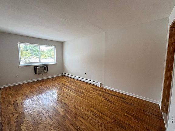 4th image of 75-15 Caldwell Ave #2
