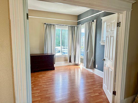 3rd image of 401 E Saint James St #2
