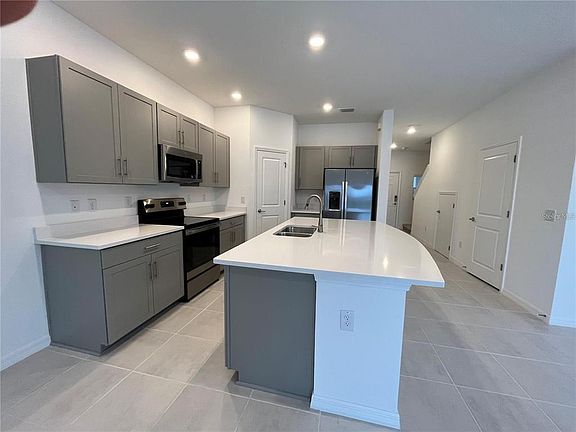 4th image of 2377 Paravane Way