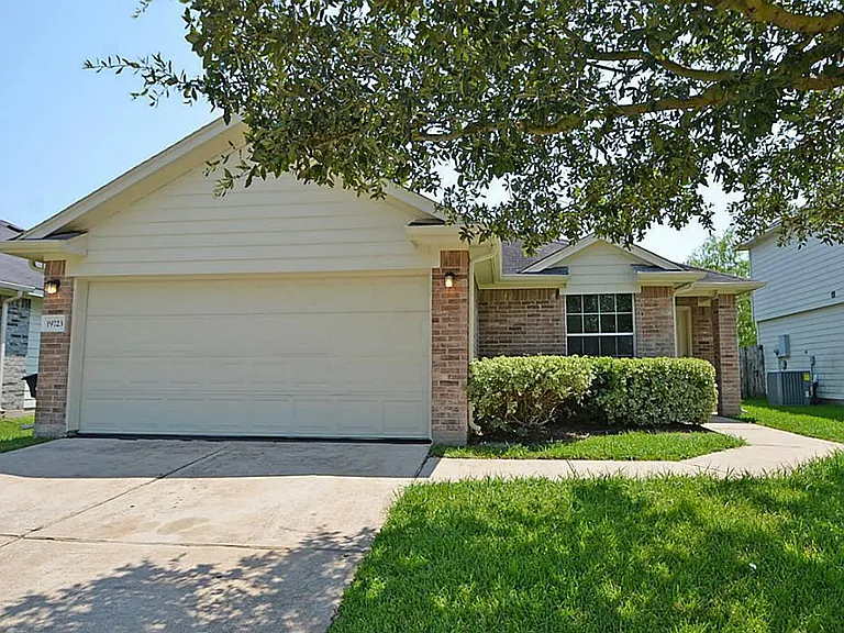 19723 Brisbane Meadows Dr — Photo 1