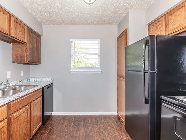 Highland Terrace — Photo 28