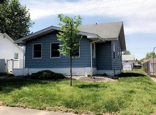 466 Leslie Ave, Wood River, IL 62095