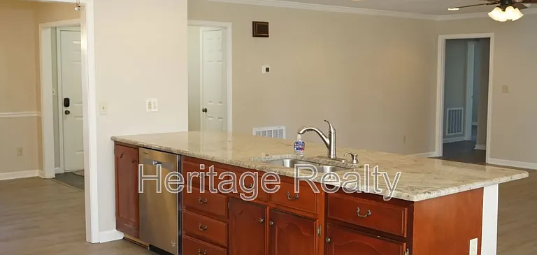 867 Westgate Dr — Photo 11