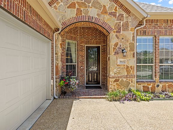 5th image of 5601 Sunstar Ln