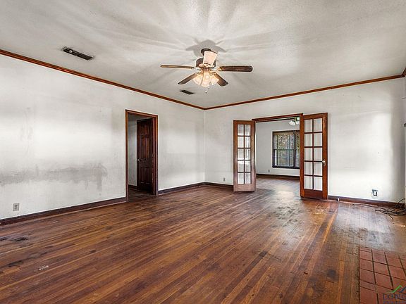 5th image of 701 E Longview St