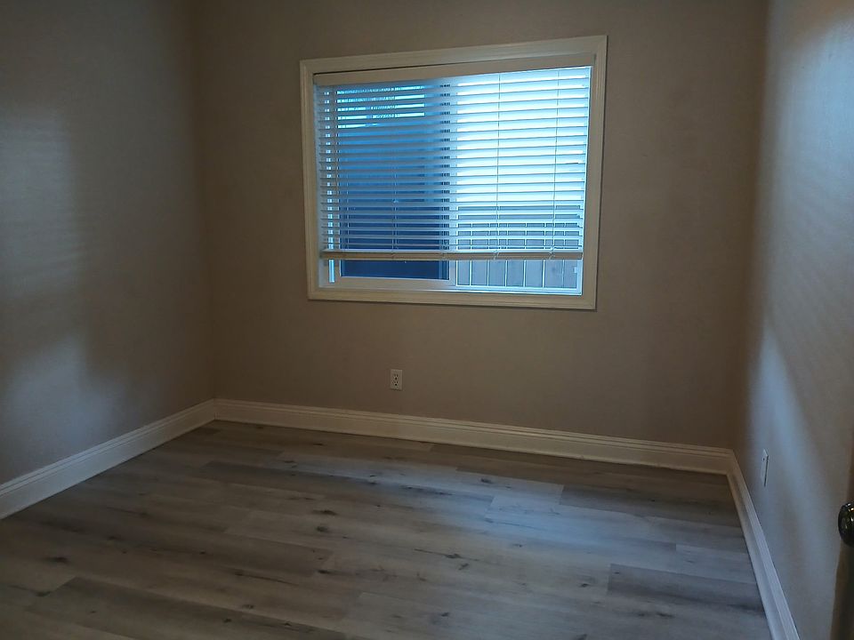1st image of 40315 Miklich Dr