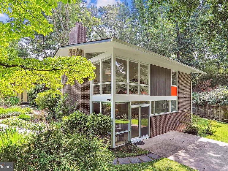3945 Rickover Rd — Photo 2