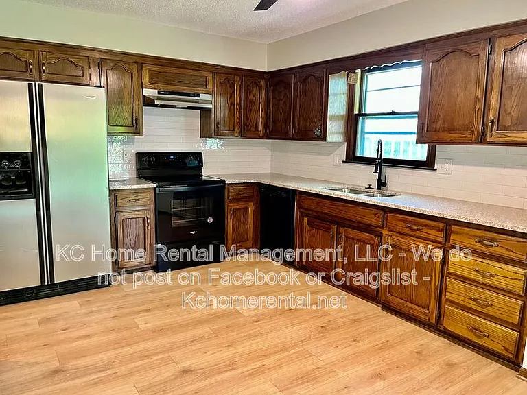 3868 SW Harbor Dr — Photo 20
