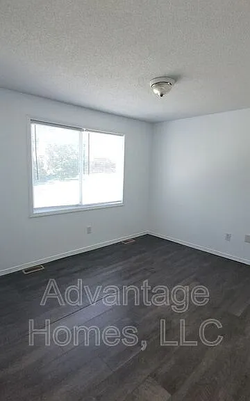 711 N 70th Ter — Photo 5