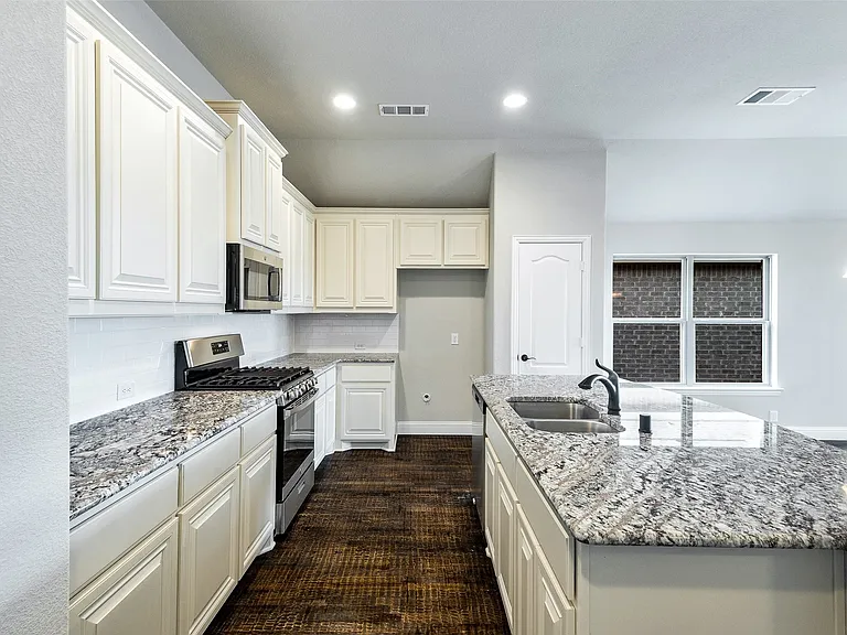 6026 Priory Dr — Photo 5