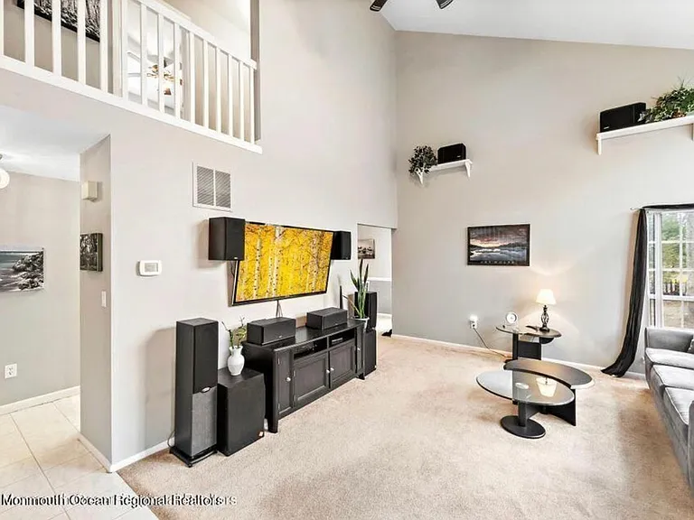 502 Cobain Rd — Photo 4