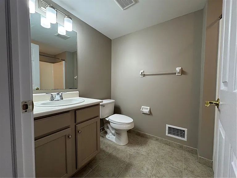 1301 Hill Park Ct — Photo 10