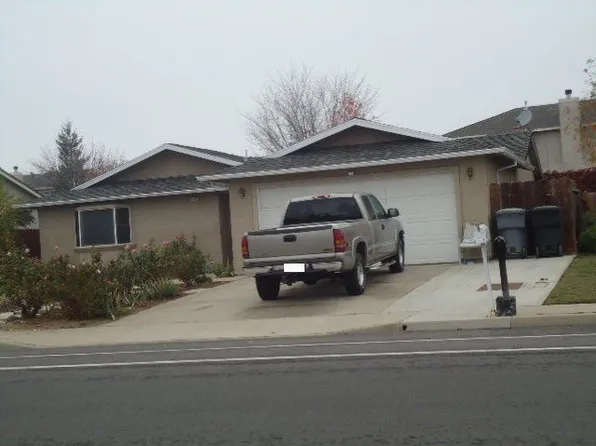 1364 D St, Oakdale, CA 95361